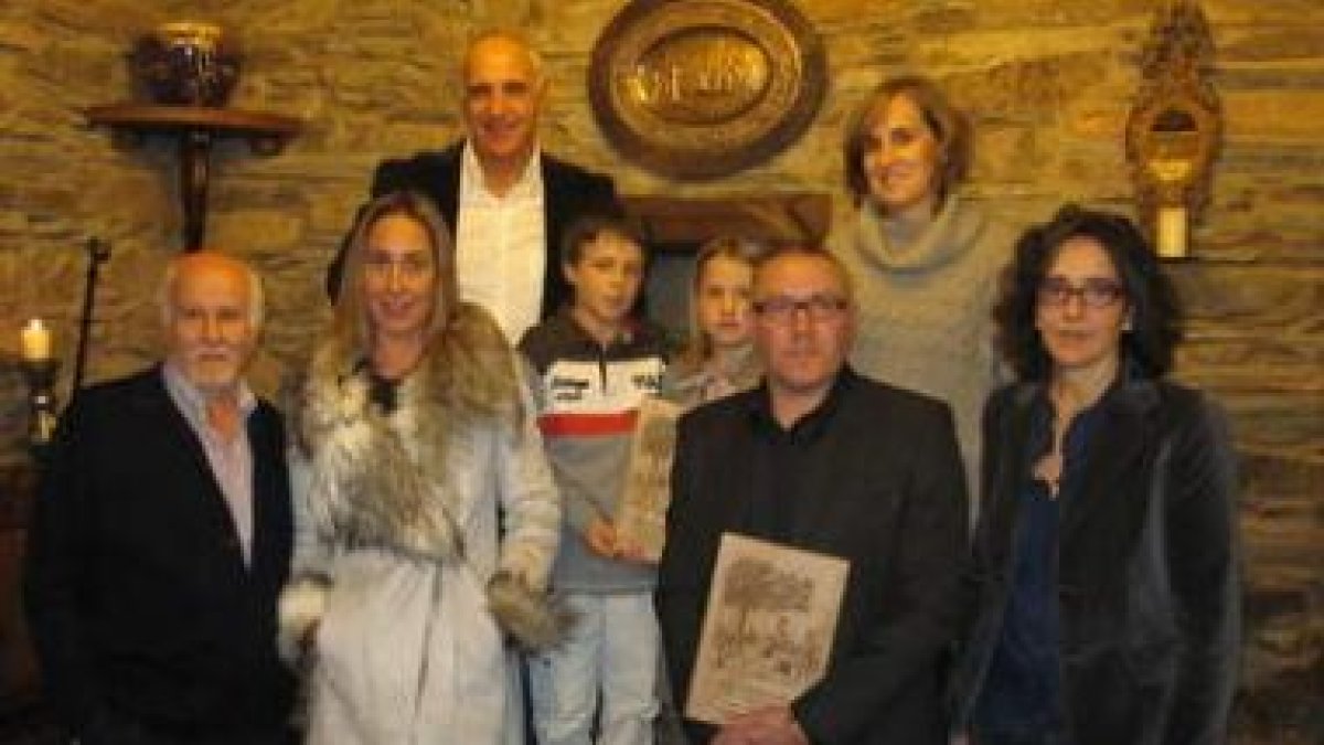 Imagen de los ganadores en la cena en el Palacio de Canedo.