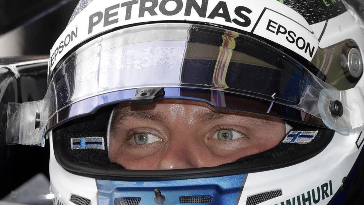 El finlandés Valtteri Bottas, dentro de su impresionante y veloz Mercedes.