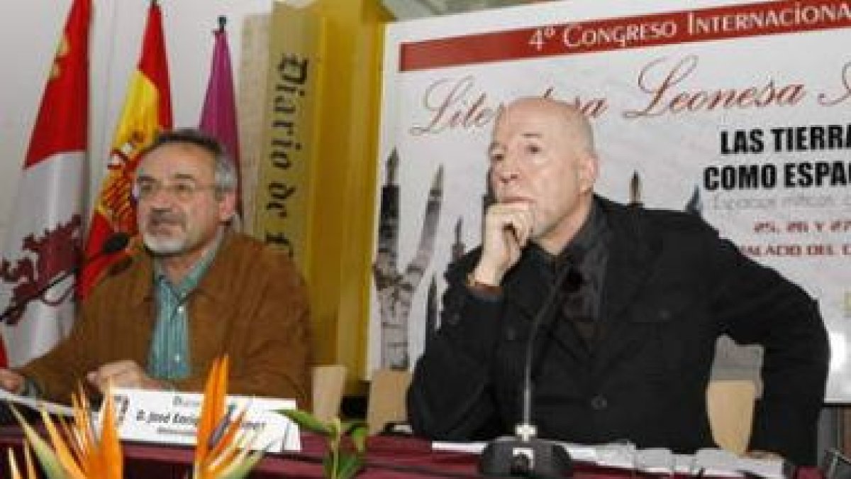 Rodríguez de la Flor es autor de una quincena de libros sobre literatura y pensamiento.