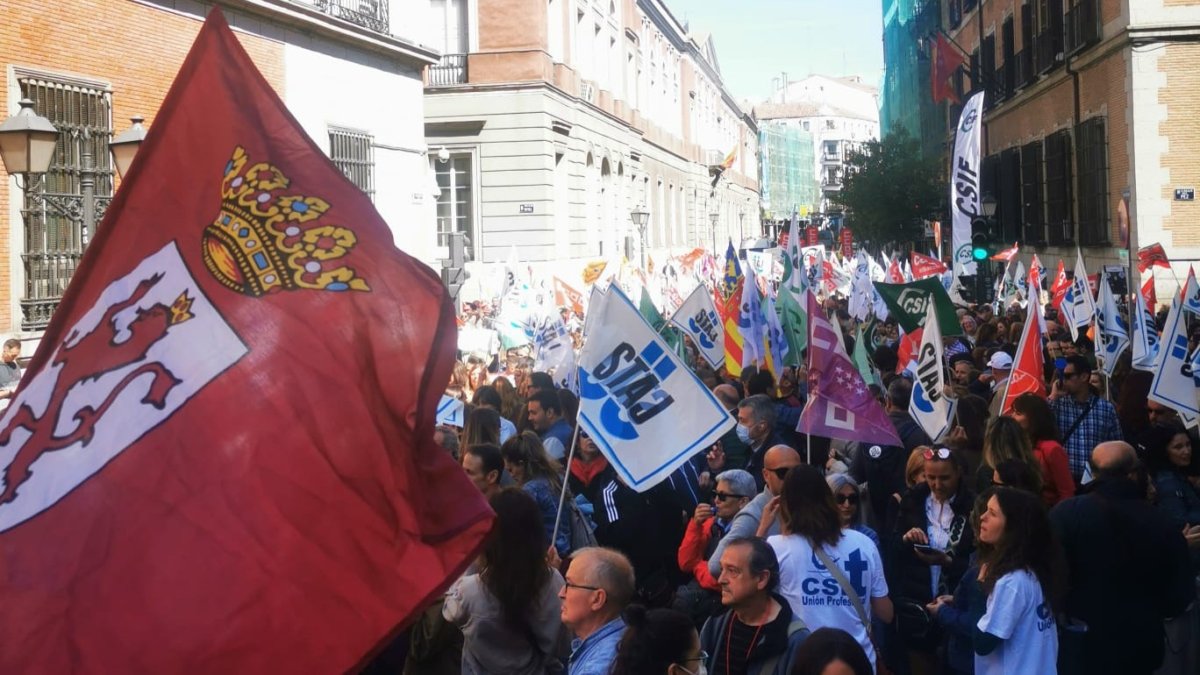 Los funcionarios leoneses se han dejado ver en la manifestación. DL