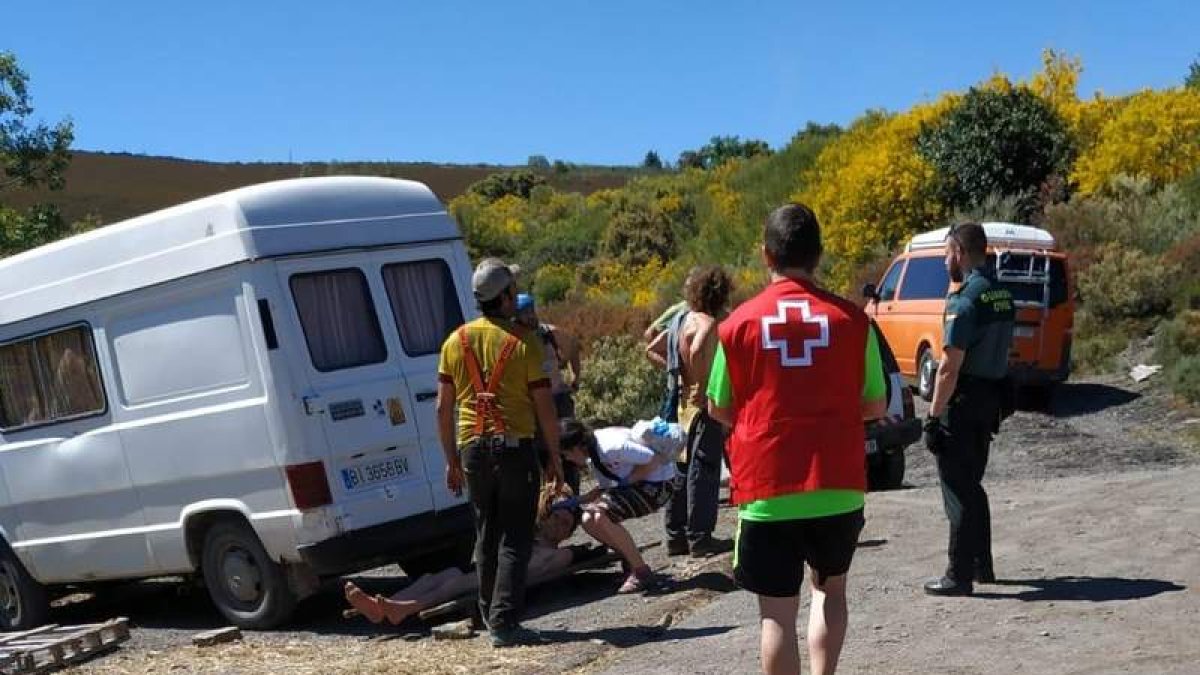 La Cruz Roja rescató al joven con ayuda de la Guardia Civil. CR