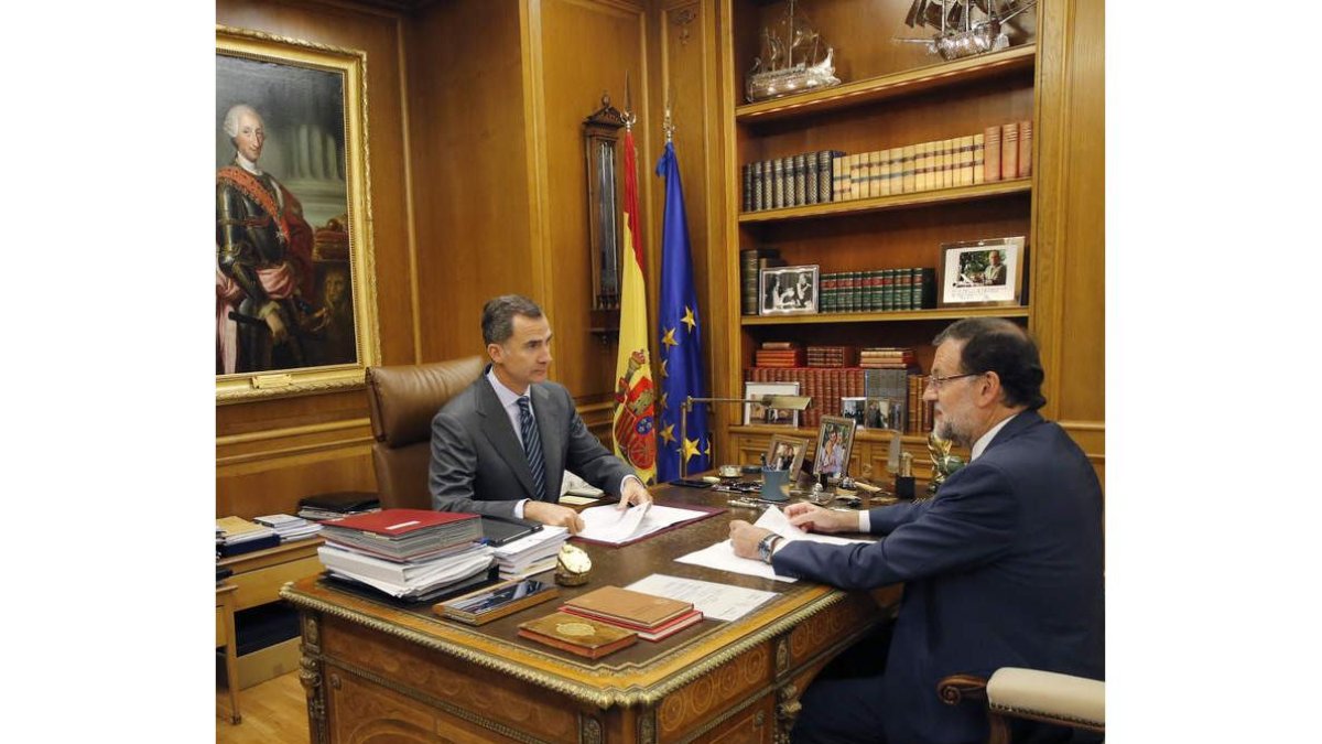 El rey Felipe VI y Mariano Rajoy, durante su habitual despacho semanal.