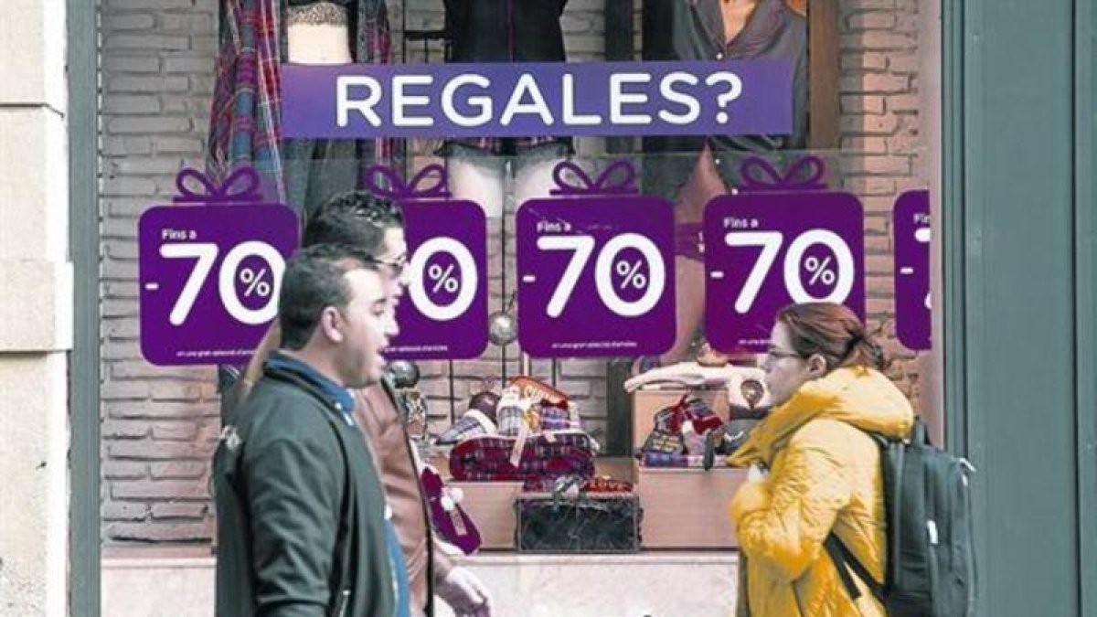 Imágenes de las rebajas captadas en Barcelona el pasado lunes 2 de enero.