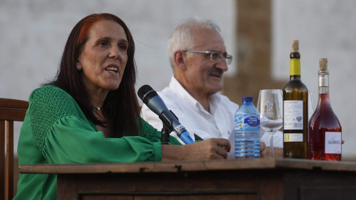 La periodista Susana Vergara fue la encargada de pregonar la Feria de Gordoncillo. FERNANDO OTERO