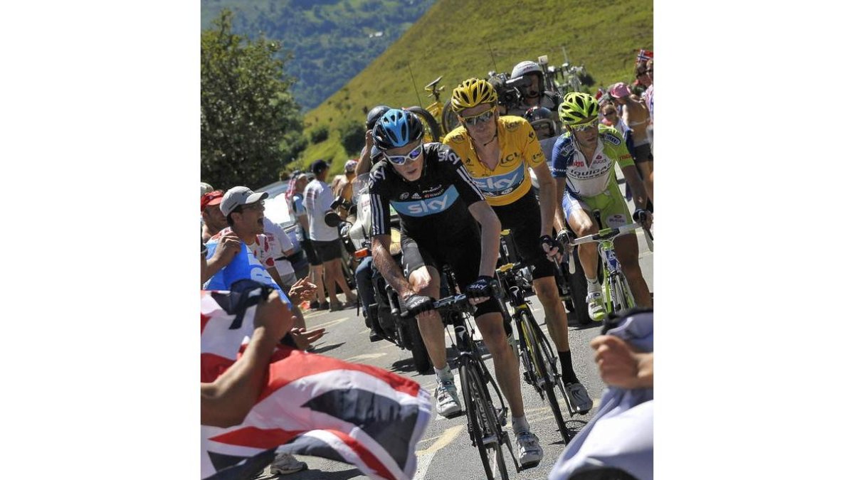 Nibali y los británicos Froome y Wiggins durante una etapa.