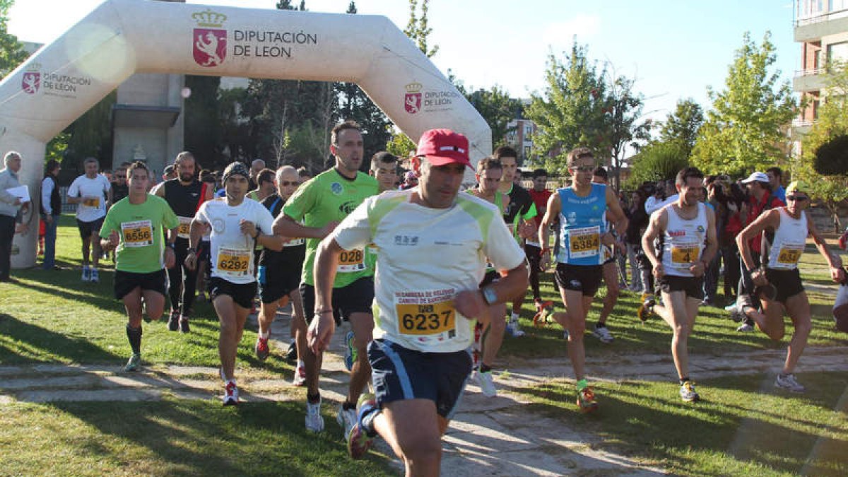 La Virgen del Camino ejerció como punto de salida de la carrera por relevos Camino de Santiago.