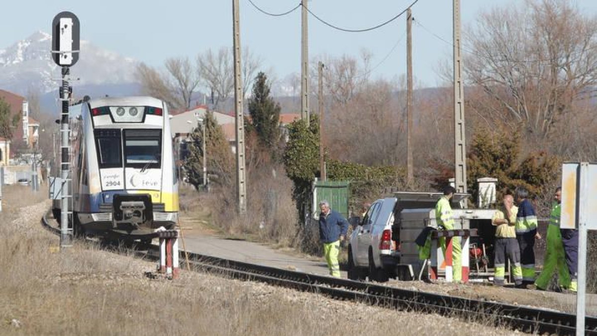 Trazado del tren de Feve a su paso por Villaquilambre.