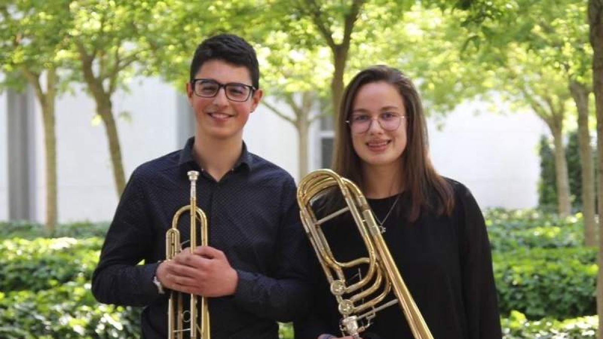 Patricio Martín y Beatriz Fernández, fogeados en la cantera del Conservatorio Cristóbal Halffter han formado el Dúo Espontáneo de trompeta y trombón. El jueves tocan en la Bodega del Castillo. DL