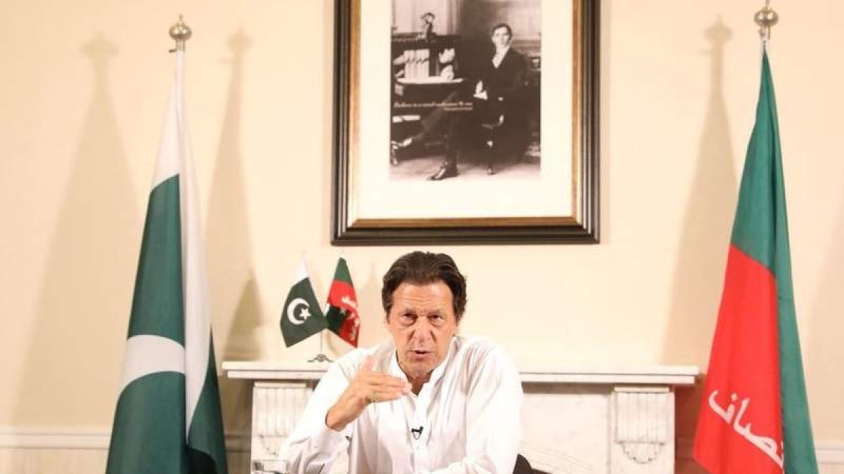El exjugador de críquet Imran Khan, del Pakistán Tehreek-i-Insaf (PTI), en su discurso al país. HANDOUT