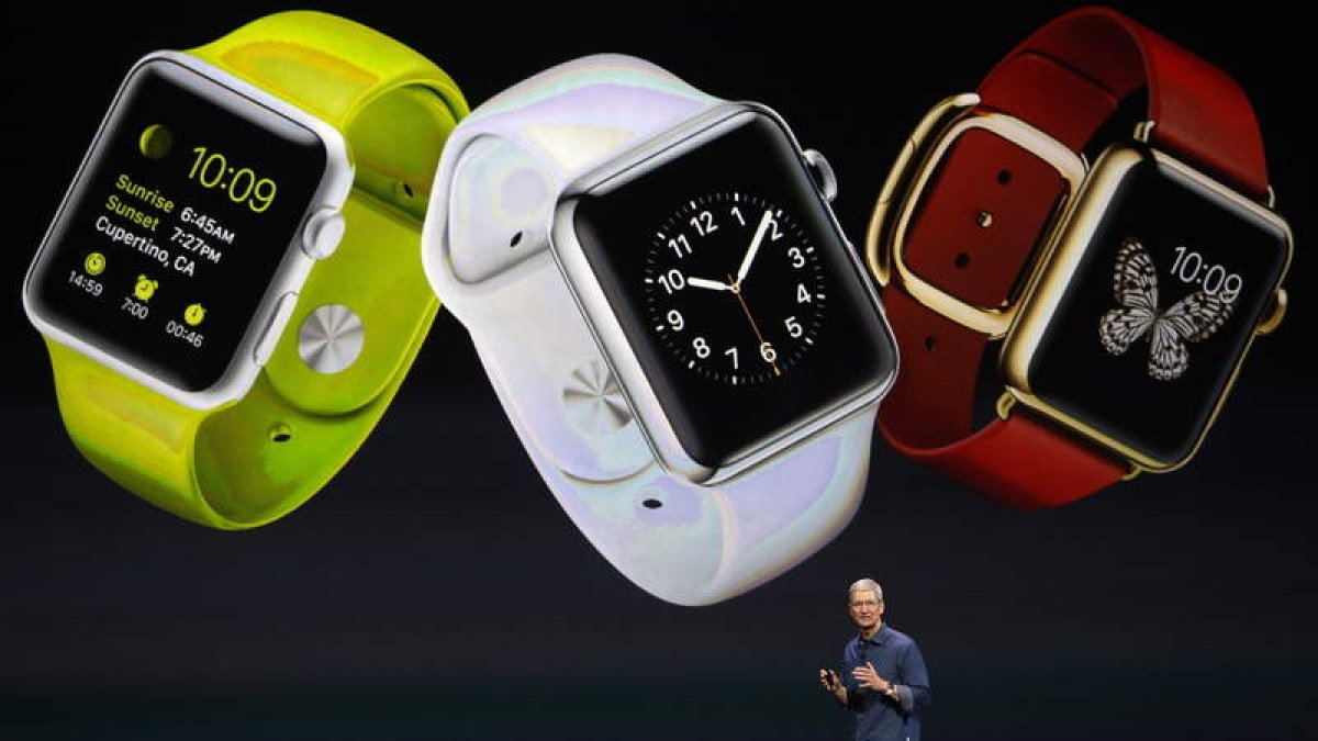 El director ejecutivo de Apple, Tim Cook, durante la presentación del primer reloj inteligente de la marca