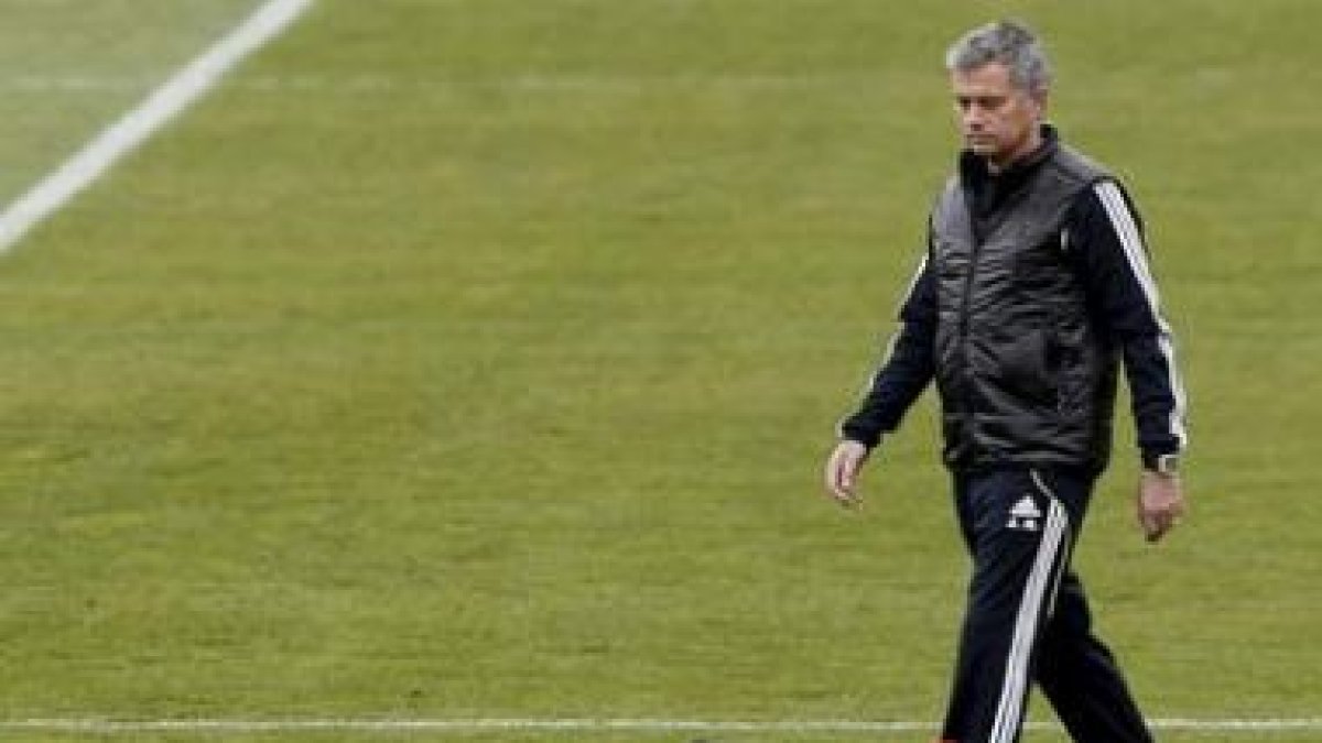El técnico portugués Jose Mourinho durante la rueda de prensa efectuada ayer.
