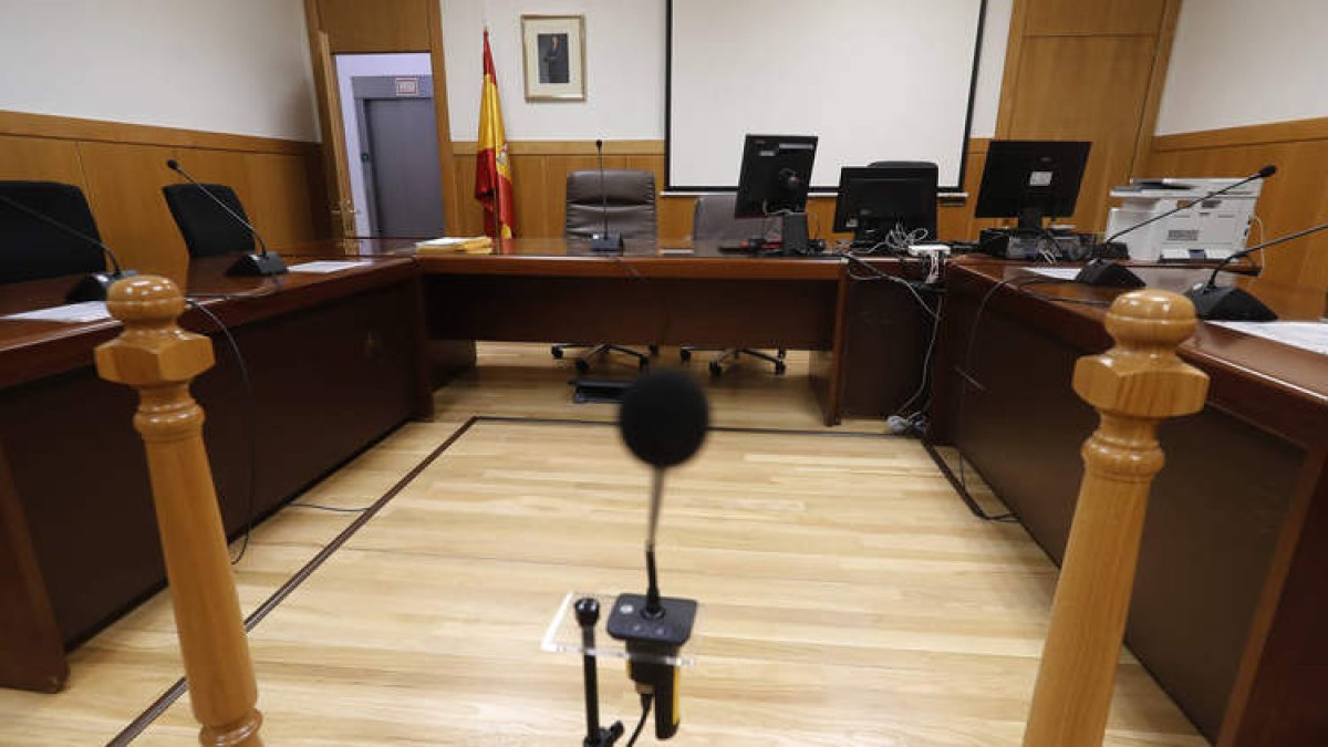 Aspecto de una sala de vistas de los juzgados de León. RAMIRO