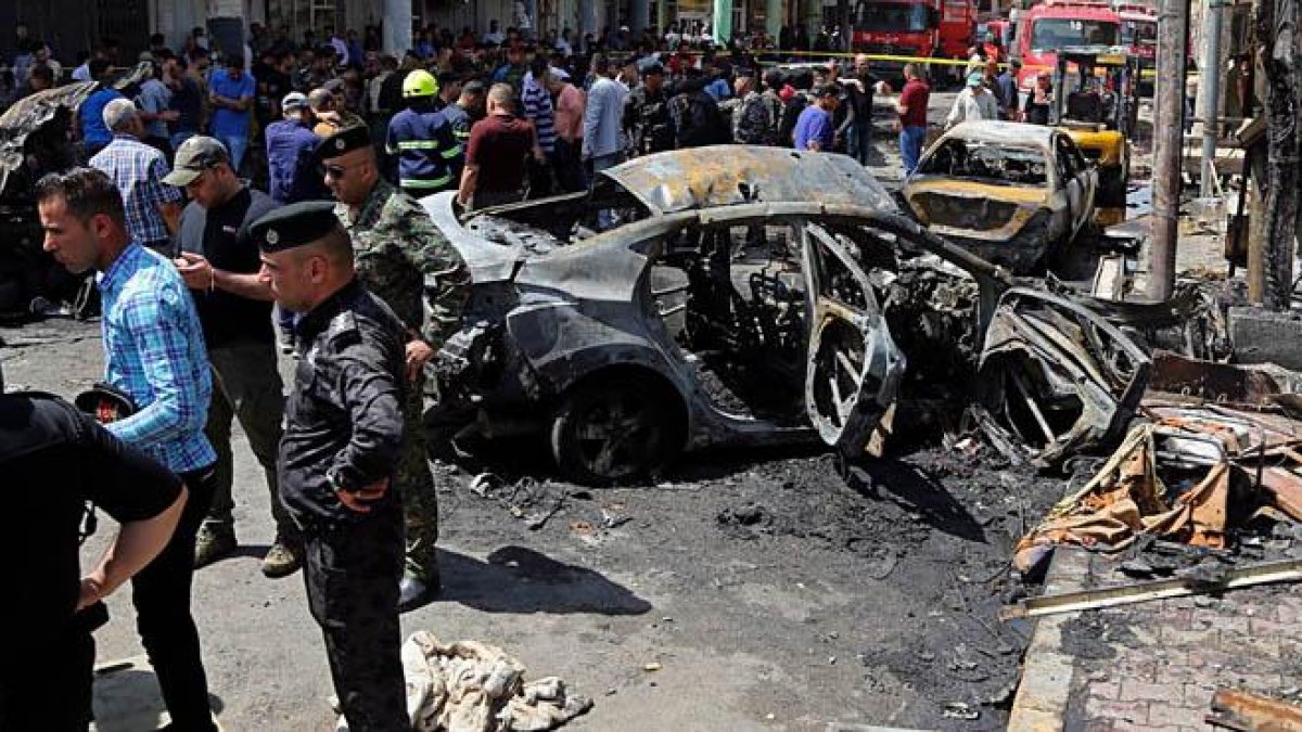 La explosión de un coche bomba en el centro de Bagdad causó esta madrugada al menos 13 muertos.