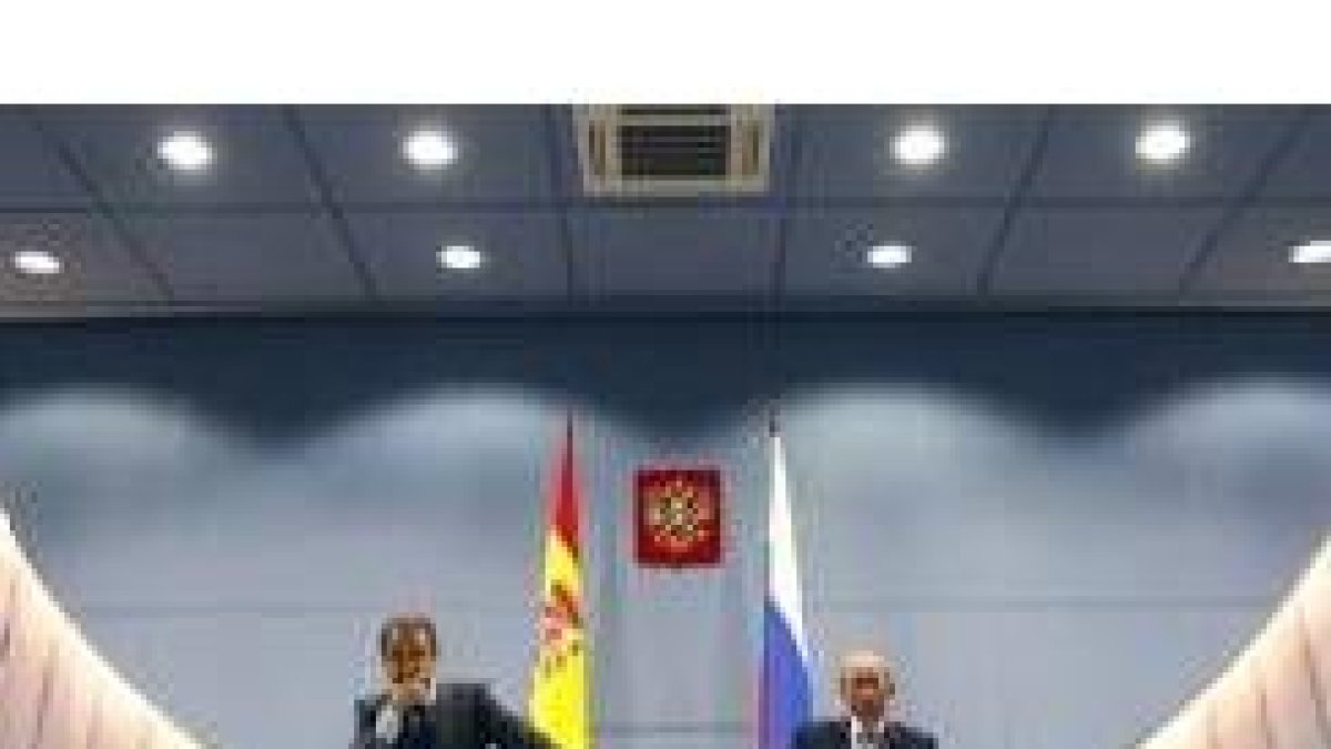 Rodríguez Zapatero y el presidente ruso, Vladimir Putin, durante la rueda de prensa conjunta