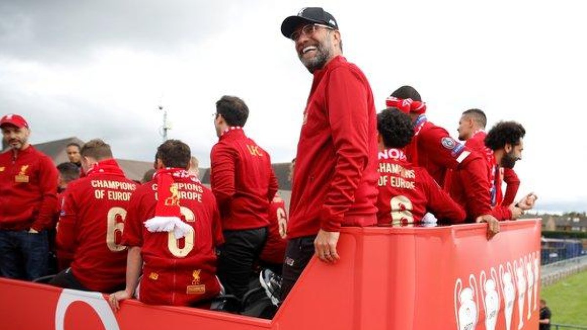 Klopp en el autobús durante la celebración del Liverpool.