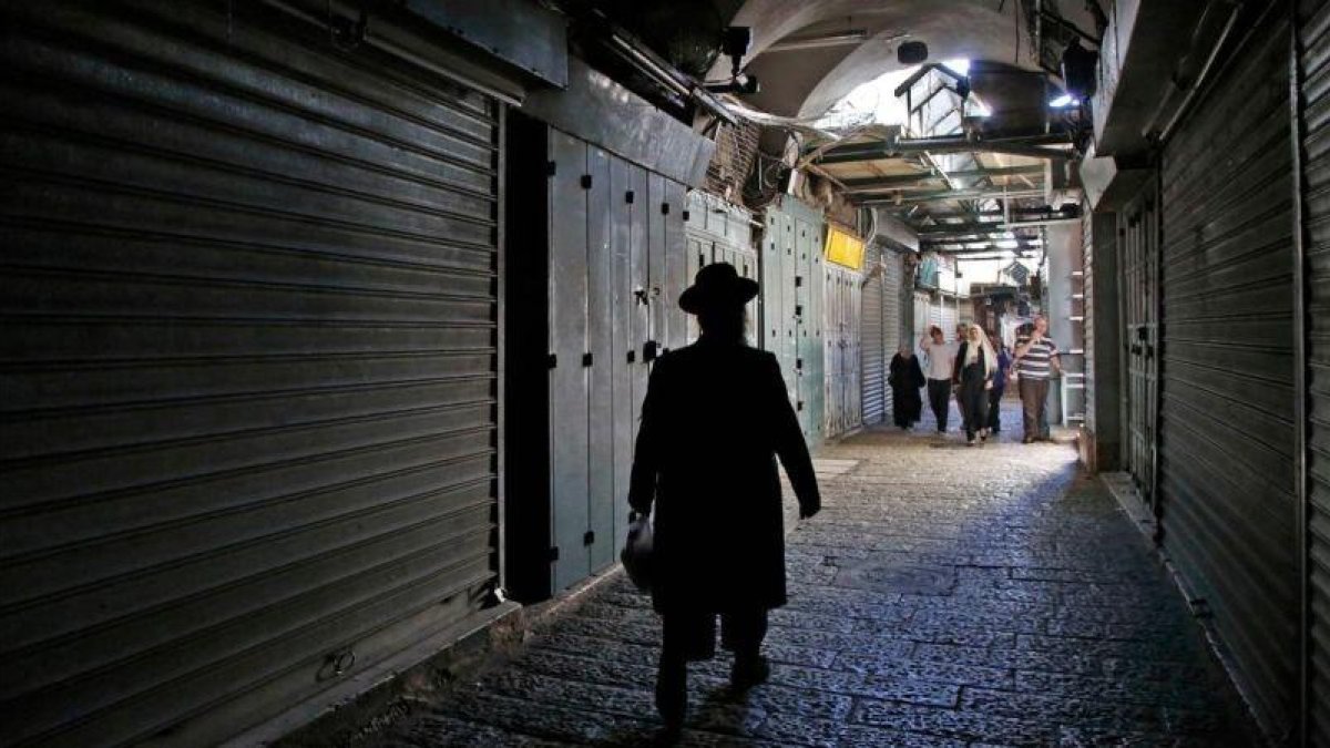 Comercios cerrados en la Ciudad Vieja en Jerusalén durante la huelga general de este martes, que conmemora el 70 aniversario de la Nakba.