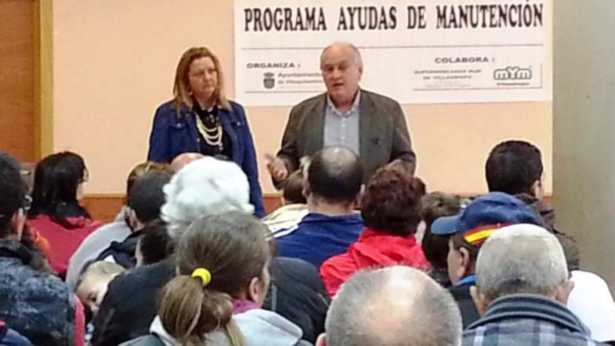 Carmen Oláiz y Juan Carlos Cortina durante la entrega.