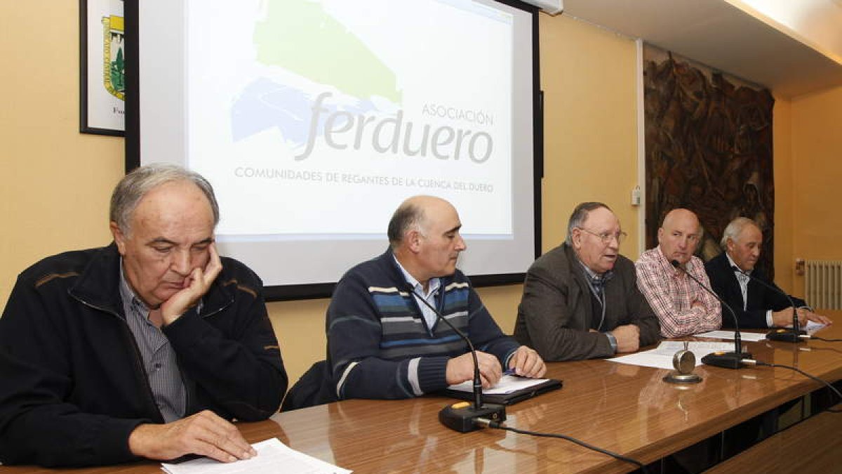 Ferrero, Cuervo, González Quintanilla, Mantecón y Medina, criticaron la supresión de la ayuda.