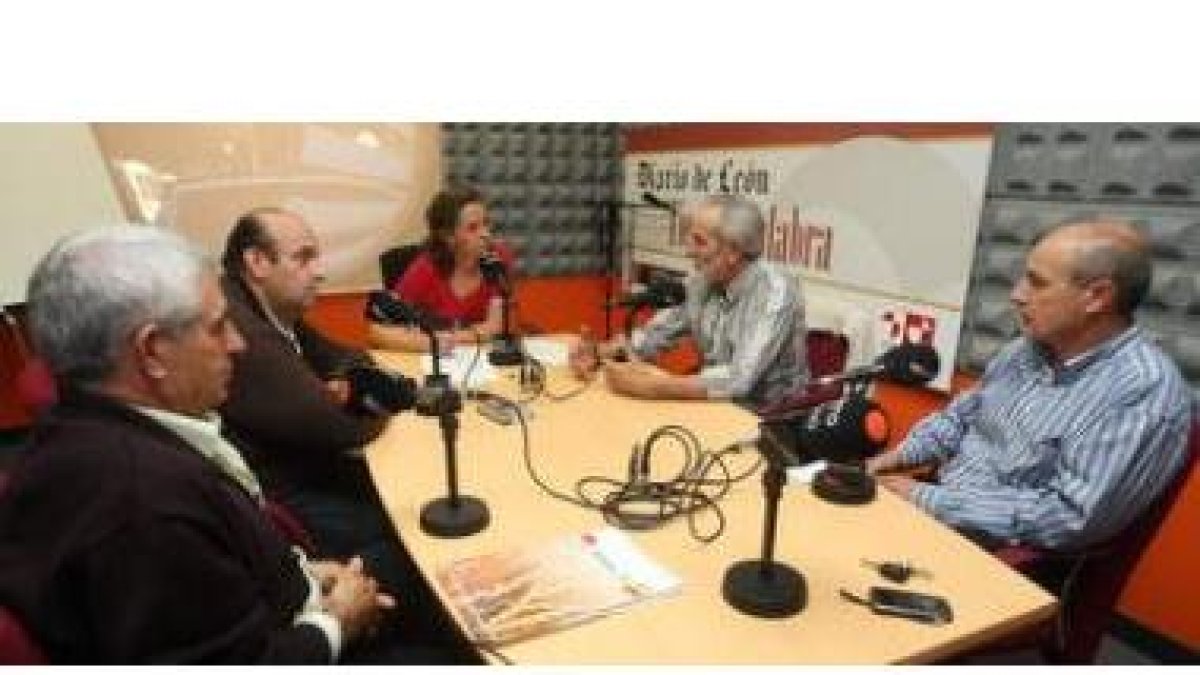 Víctor González, Juan Antonio Rodríguez, la moderadora Nuria González, Matías Llorente y José Antoni