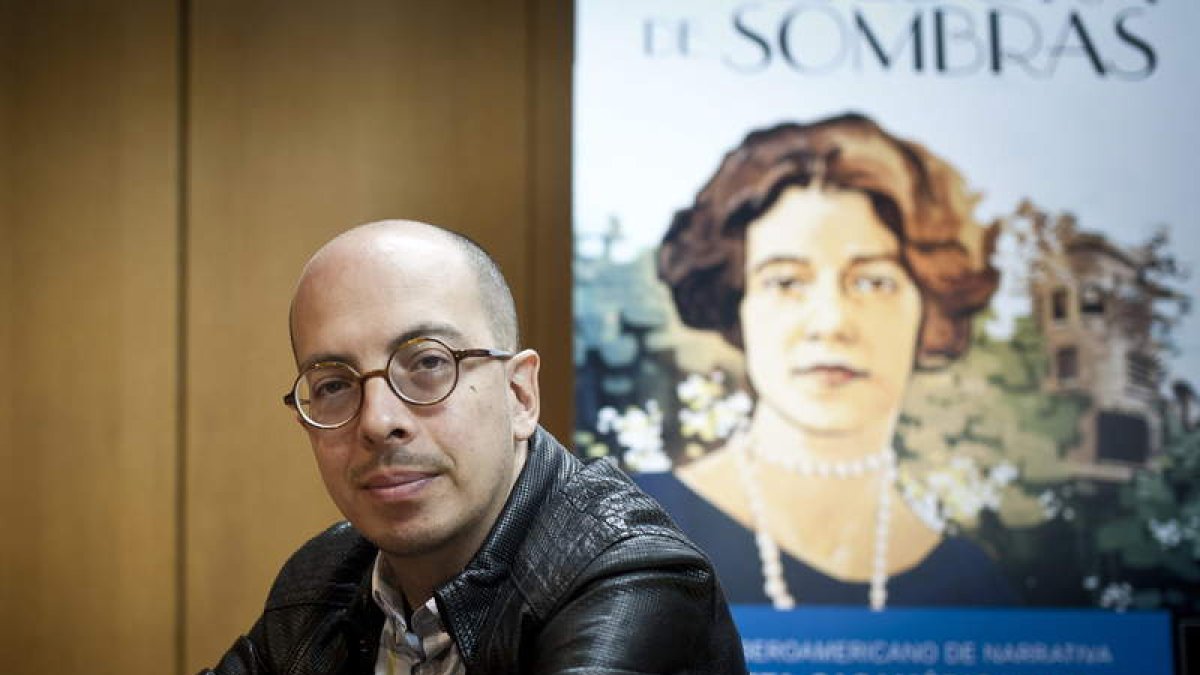 El escritor mexicano publica la novela con la que ganó el Premio Casa América.