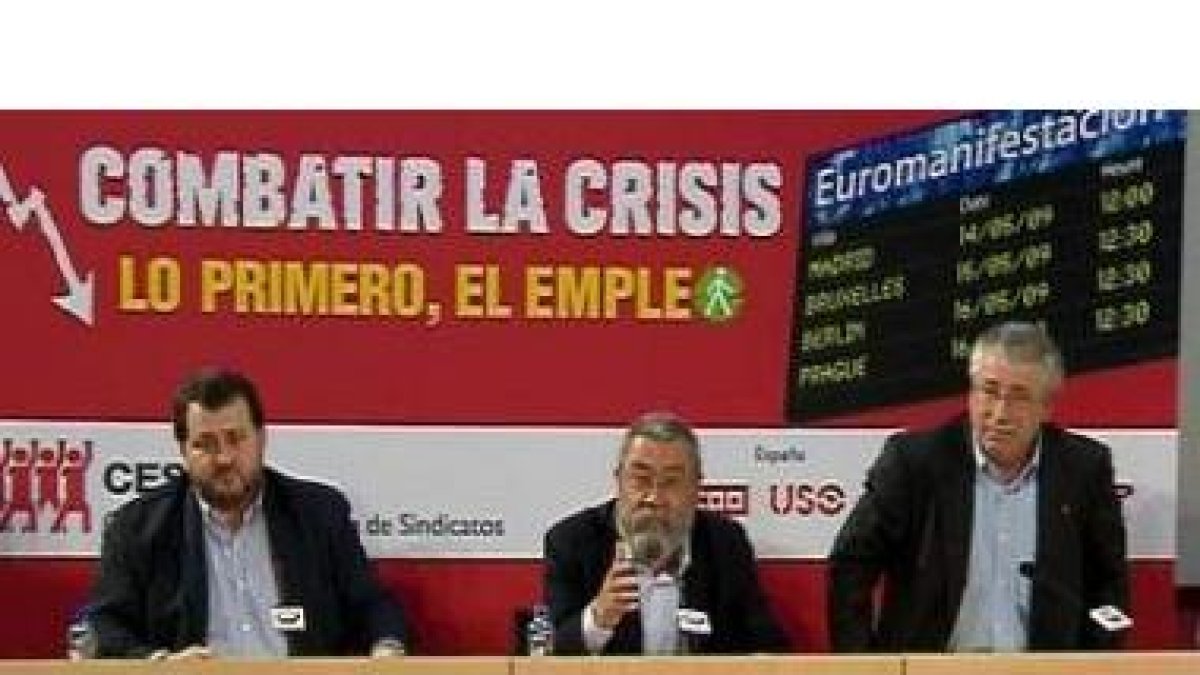 Ignacio Fernández Toxo, Cándido Méndez y Julio Salazar hablaron ayer de la manifestación de sindicat
