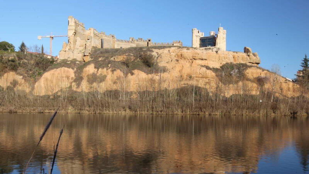 Imagen de la parte de castillo que da al río, sobre la que se va a intervenir. NORBERTO