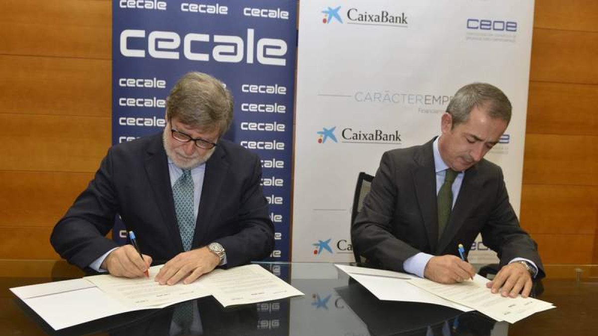 Santiago Aparicio, presidente de Cecale, y José Manuel Bilbao, director territorial de CaixaBank en Castilla y León y Asturias.