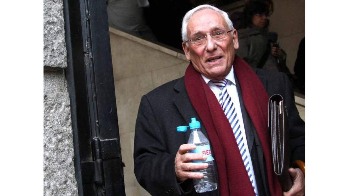 El expresidente de Caja Segovia, Atilano Soto, tras pasar el trago de la declaración ayer en el Palacio de Justicia en la ciudad segoviana .