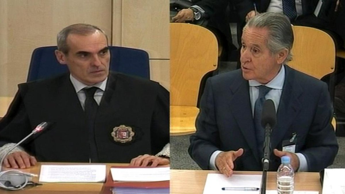 El fiscal Anticorrupción Alejandro Luzón y el expresidente de Caja Madrid Miguel Blesa, durante el juicio de las tarjetas 'black'.