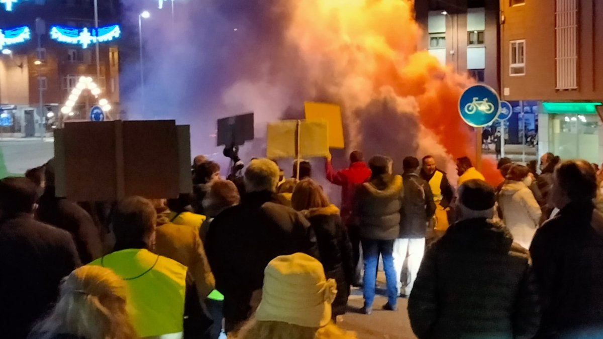 Las protestas para soterrar el tren en San Andrés suben de tono. DL