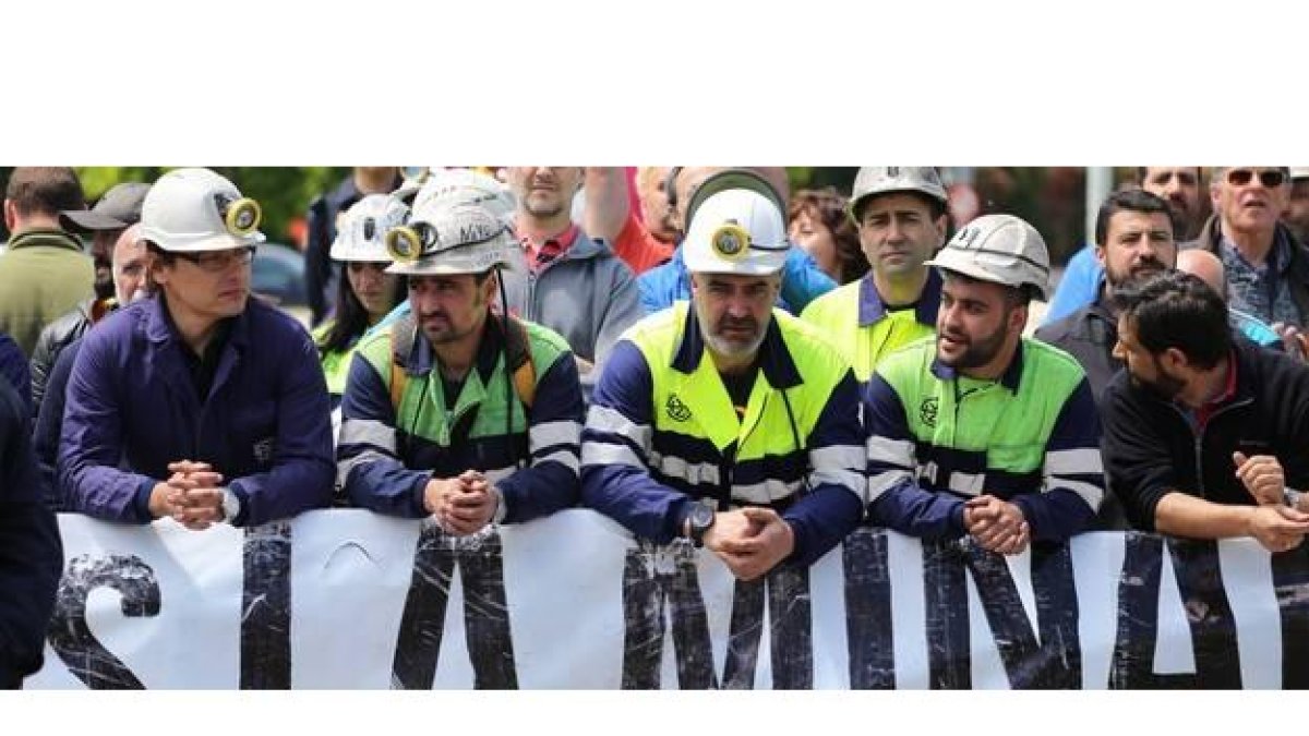 Mineros protestan a la entrada del acto electoral del PP en León
