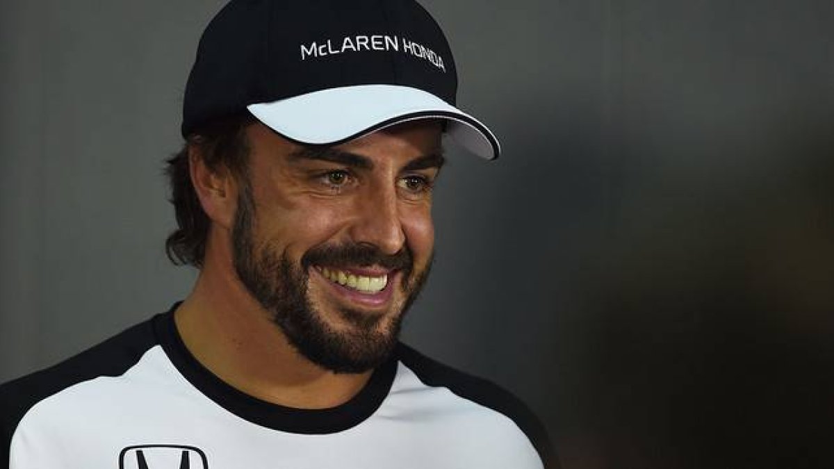 Fernando Alonso, antes de comenzar la rueda de prensa previa al GP de Malasia, en el circuiro de Sepang.