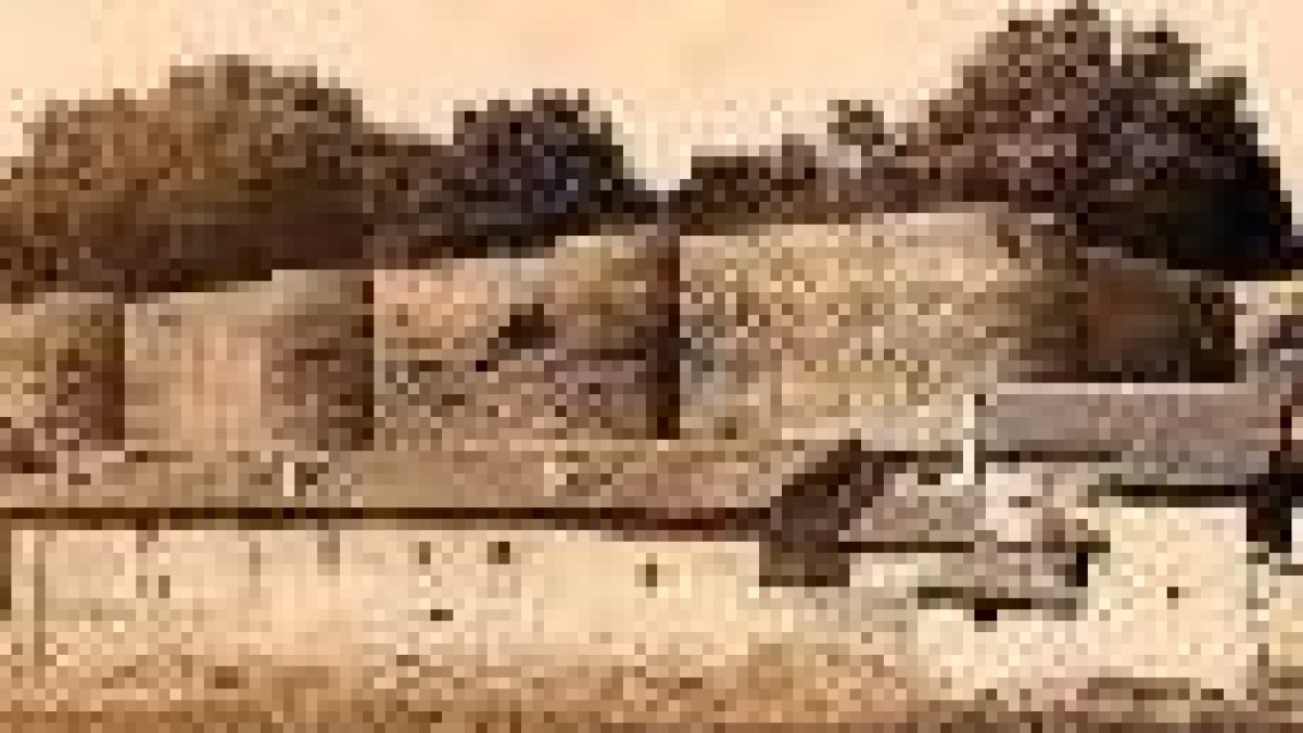 Las murallas de Astorga, paso obligado de peregrinos, hace años