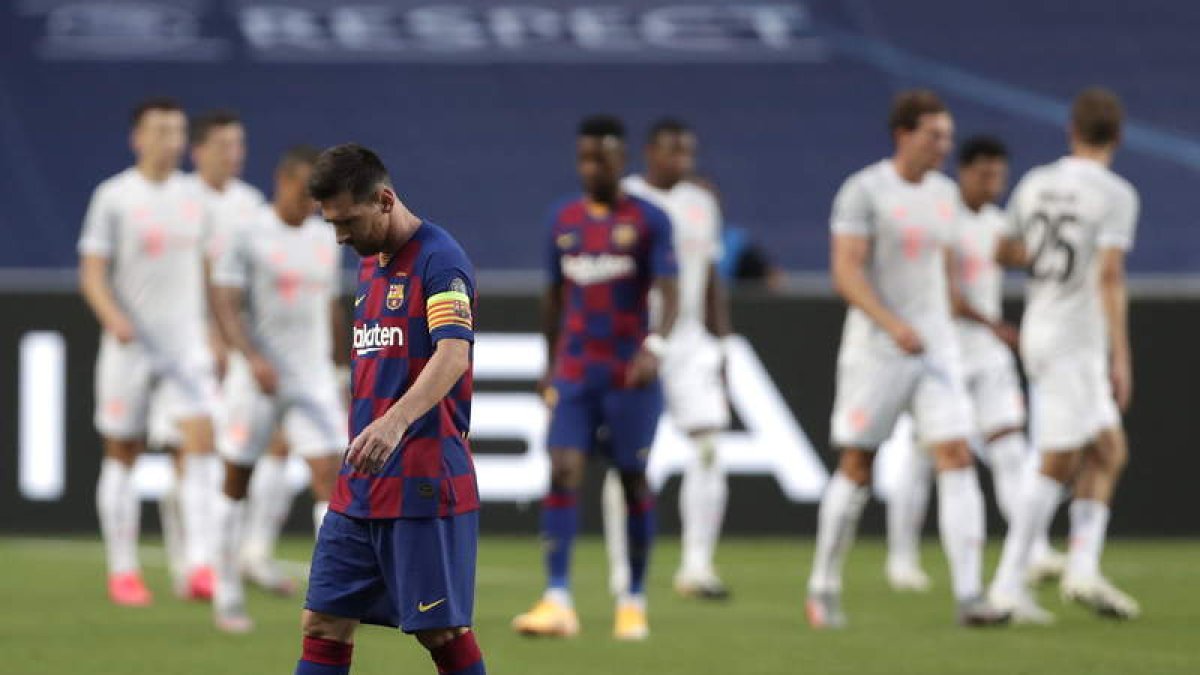 Messi comenzó a tomar la decisión tras la goleada sufrida frente al Bayern. MANU FERNANDEZ