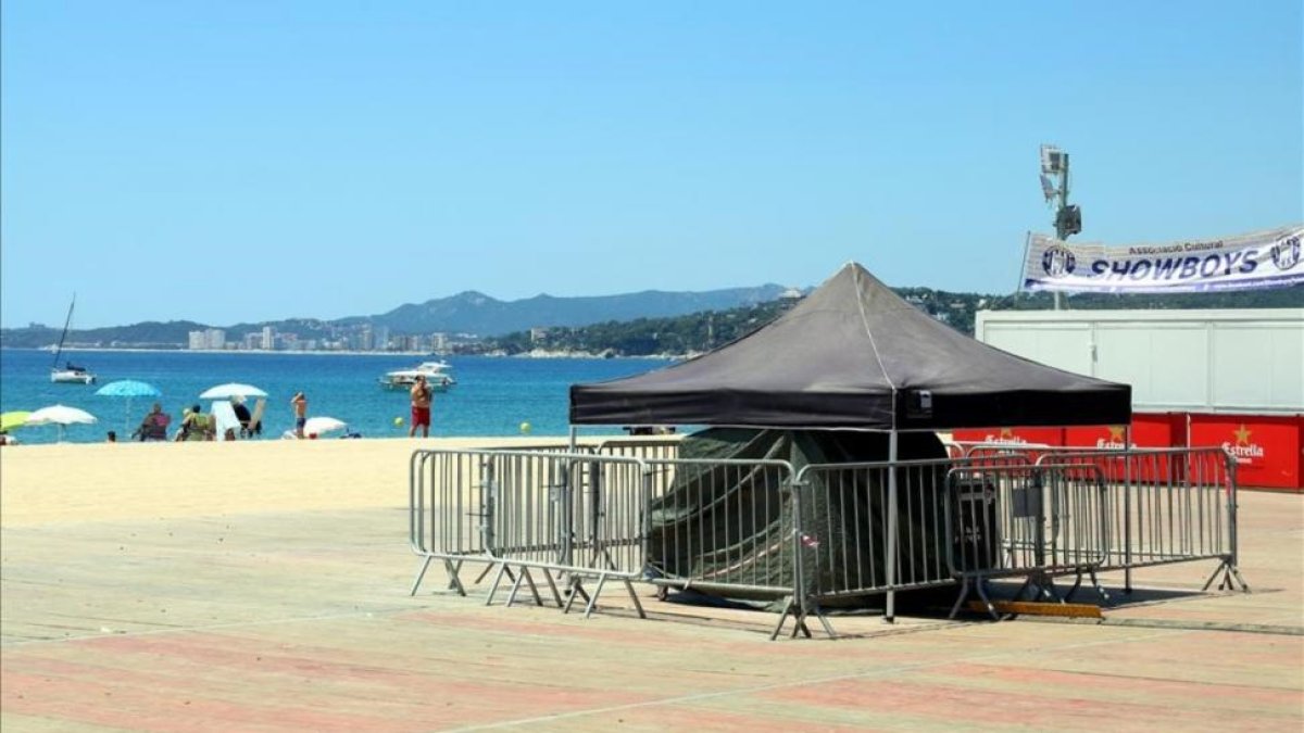 Zona de barracas de la playa de Palamós, donde suelen celebrarse fiestas y conciertos.