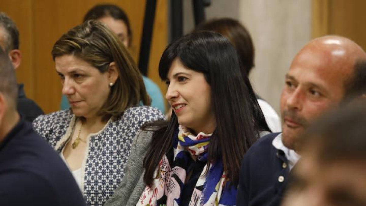 Las cabezas de lista de la candidatura de Vox al Ayuntamiento de León, Olga García Tascón y Elena Merino