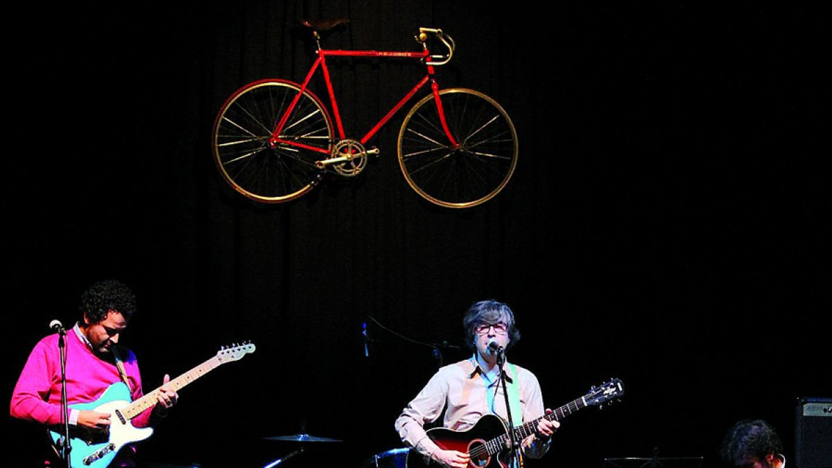 Los componentes de Zumo en una de sus escasas apariciones en directo, en El Albéitar en el homenaje a Manuel Tejada. JUAN LUIS GARCÍA