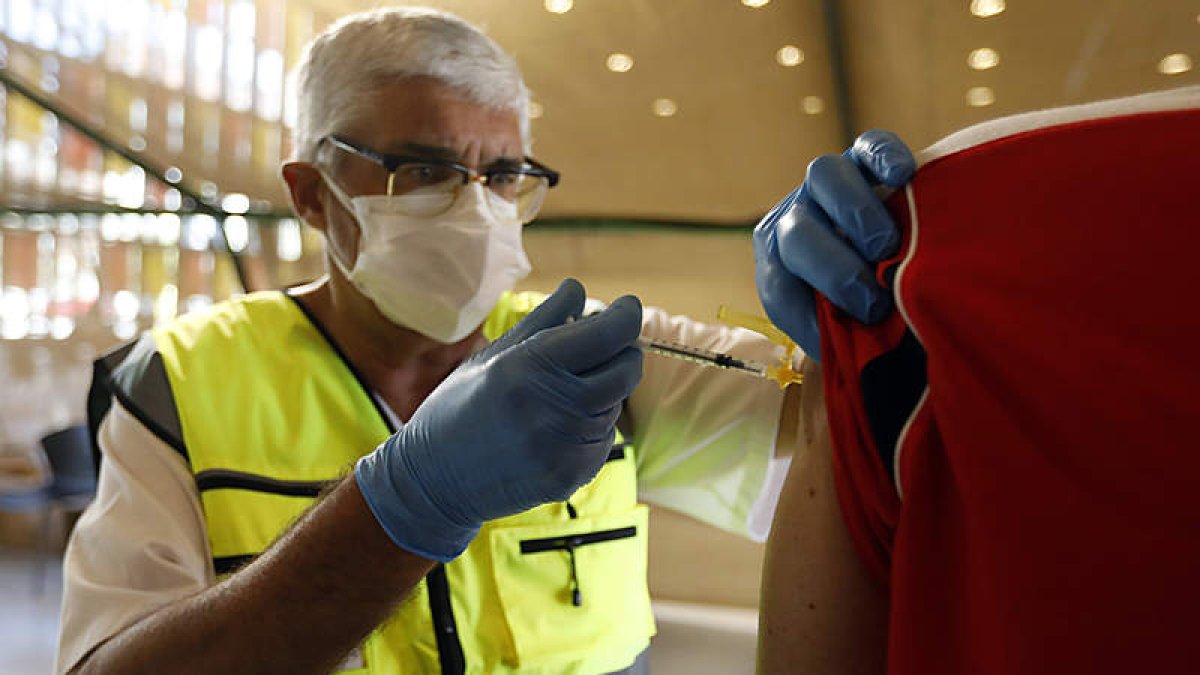 El Palacio de Exposiciones aloja la vacunación contra el covid. MARCIANO PÉREZ