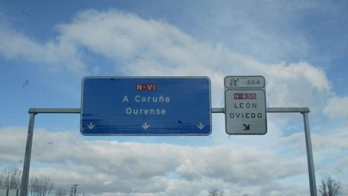 Autopista A-6 en dirección A Coruña. JESÚS F. SALVADORES