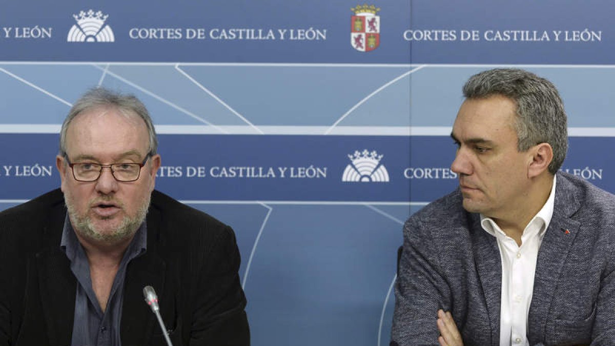 Los socialistas Javier Izquierdo y José Francisco Martín. N. GALLEGO