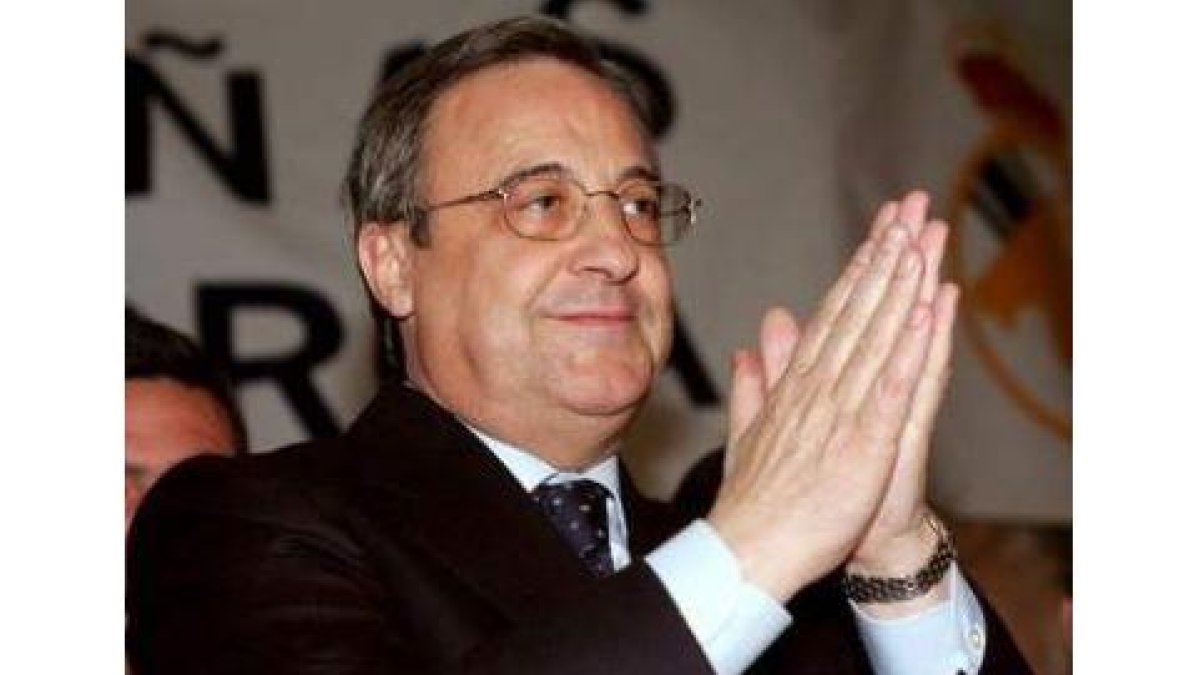 Florentino Pérez en un acto con la Federación de peñas del Real Madrid