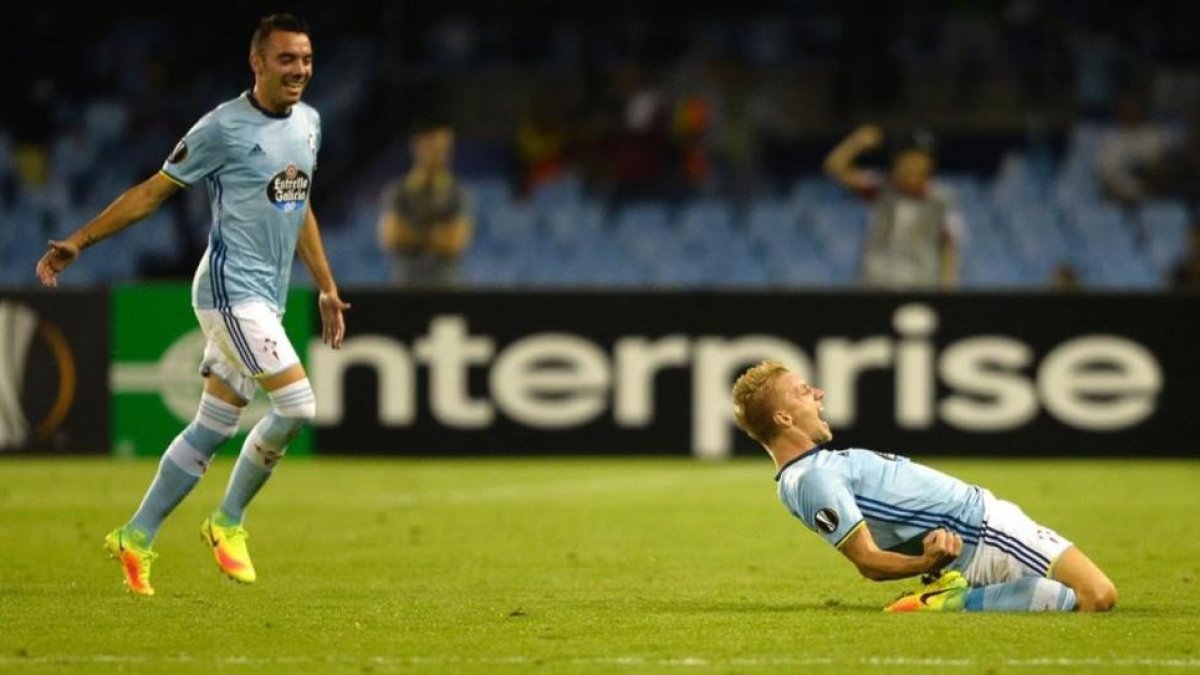 Wass y Aspas celebran el gol ante el Panathinaikos en la Europa League.