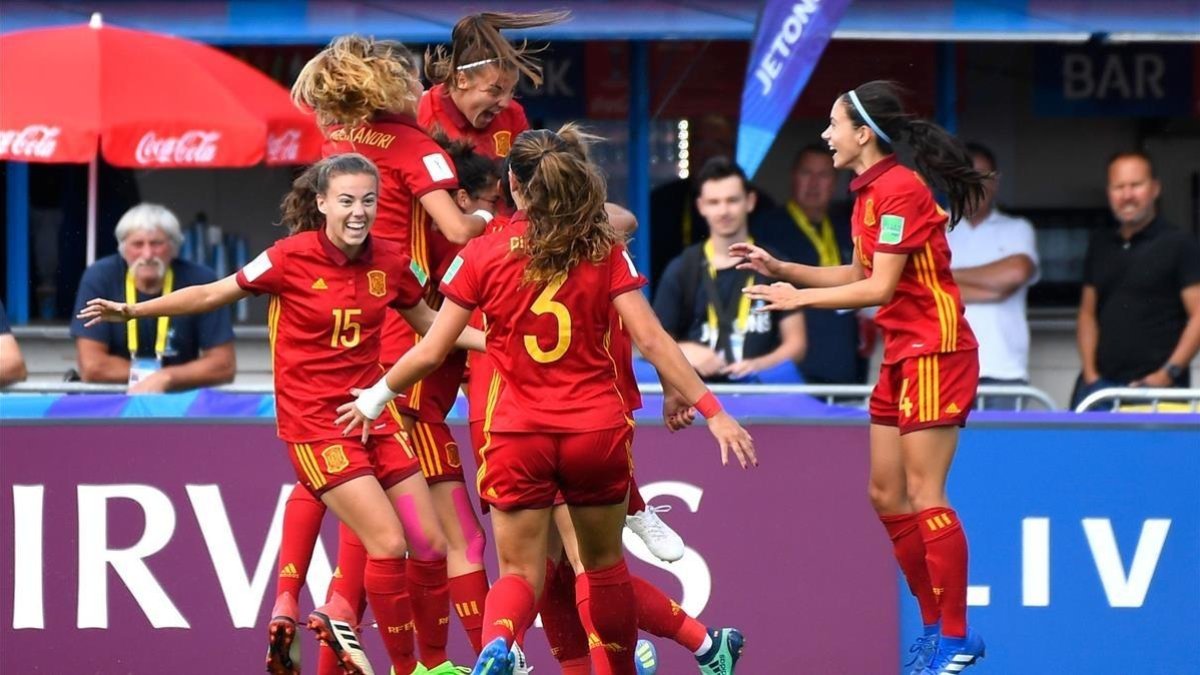 Las jugadoras españolas celebran el gol de Menayo. /