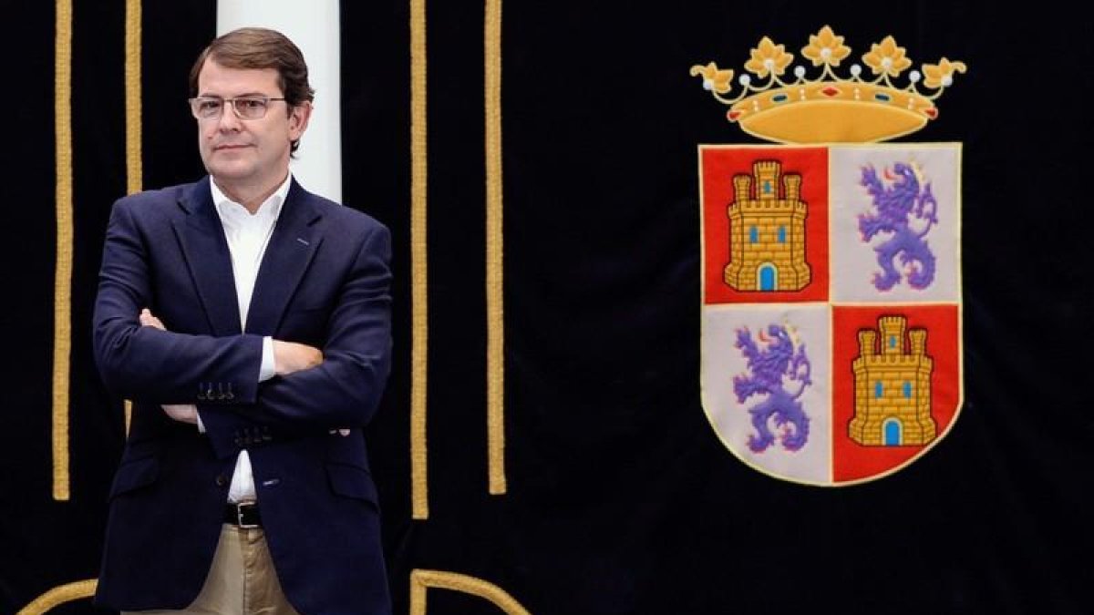 El candidato popular a la presidencia de la Junta de Castilla y León, Alfonso Fernández Mañueco, el día de la primera reunión entre PP y Ciudadanos sobre la gobernabilidad de la Comunidad.
