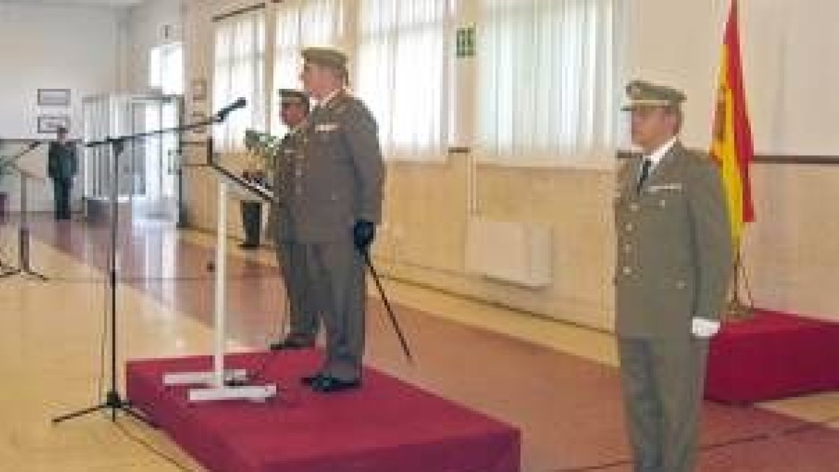 Toma de posesión del coronel José Martín Peralta como jefe de la unidad de servicios
