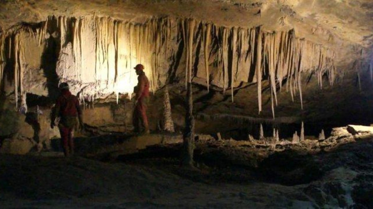 La cueva donde quedaron atrapadas las tres espeléologas, que han sido encontradas con vida.