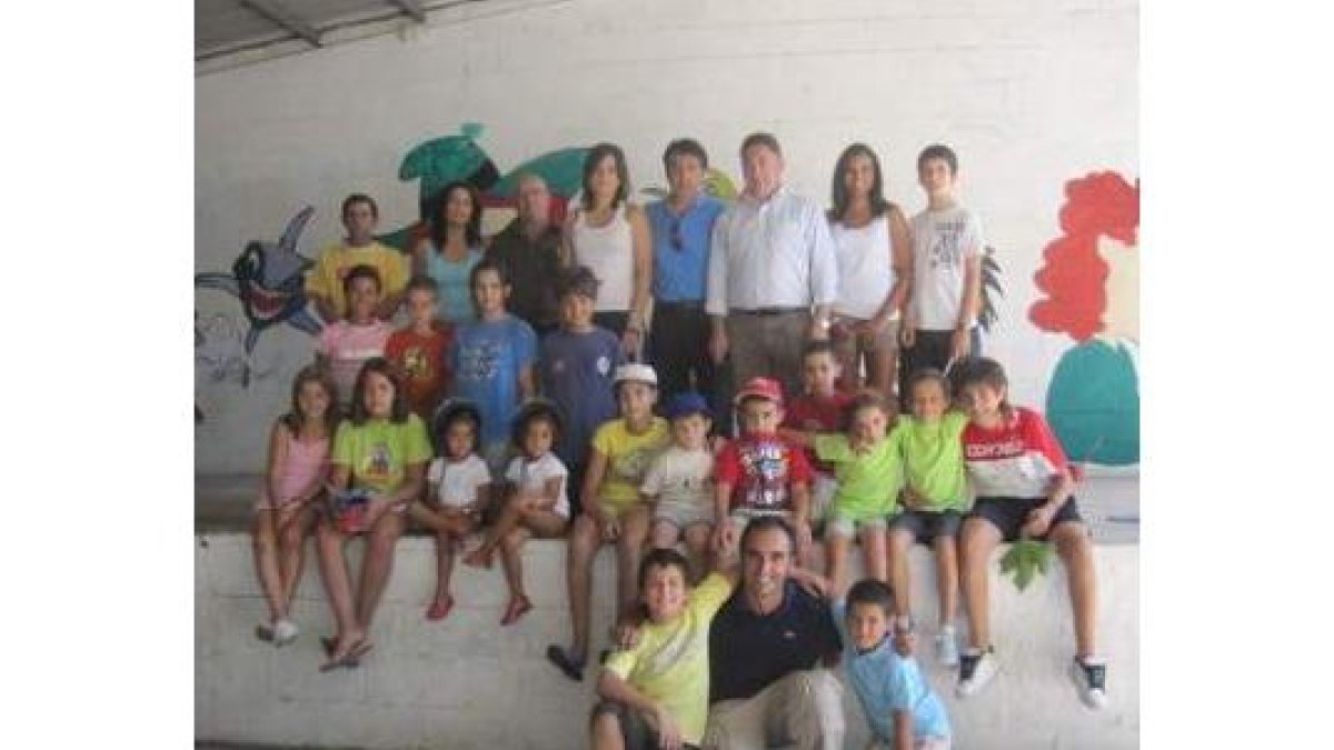 El diputado de Cultura visitó el taller de Antimio de Arriba.