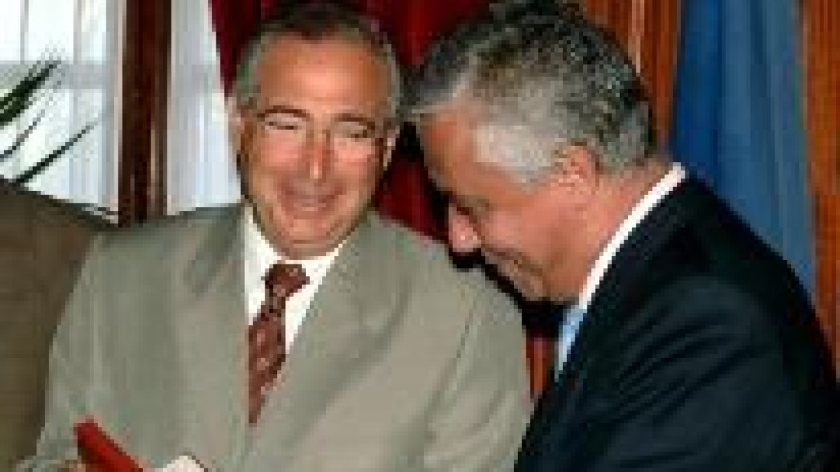 En la imagen, el secretario del PP, Javier Arenas, y el presidente de Melilla, Juan José Imbroda