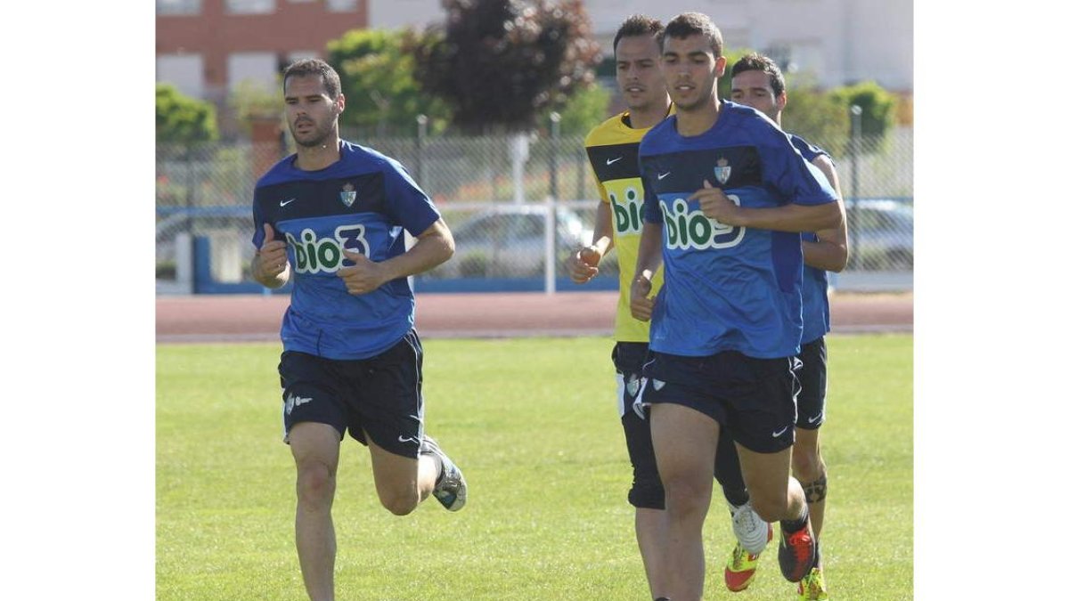 Fofo, Jonathan Ruiz y Santamaría son tres de los pilares de la Deportiva en esta campaña.