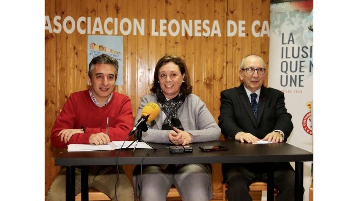 Juan Luis Díez, Aurora Baza y Félix Llorente en la presentación de la campaña solidaria de la Cultural y Asleca. DL